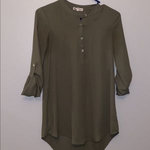 Flowy dress w/ buttons